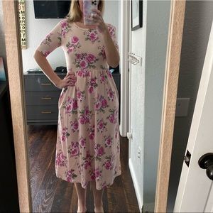 Floral dress with pockets